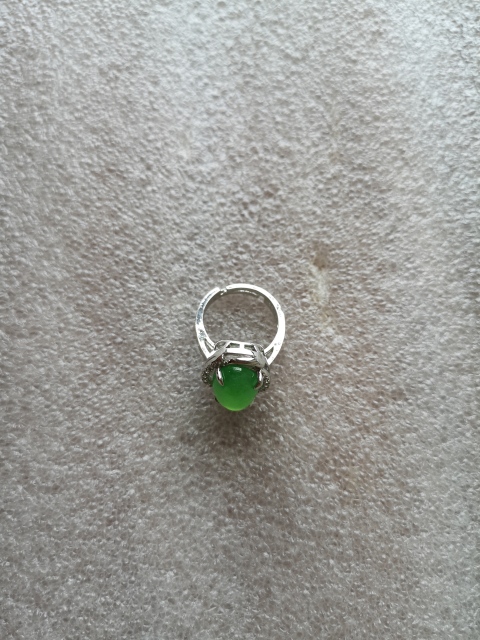 古玩玉器綠玉髓鑲嵌戒指拍賣，當前價格220元