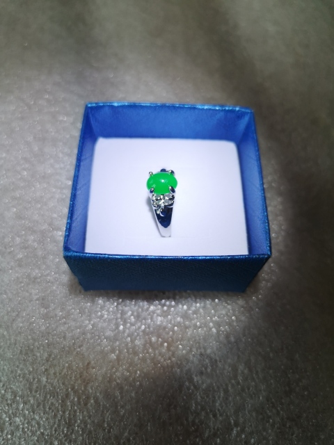 古玩玉器天然滿綠翡翠鑲嵌戒指拍賣，當(dāng)前價(jià)格1100元