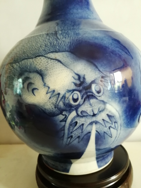 古玩陶瓷青花云龍三現(xiàn)紋賞瓶拍賣,當(dāng)前價(jià)格19999元
