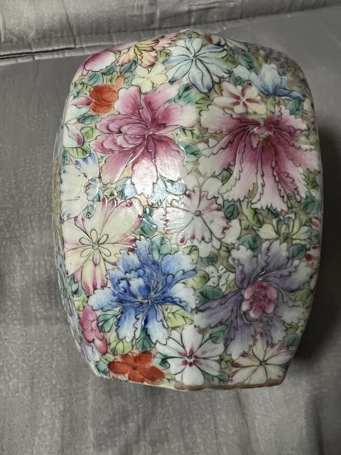 古玩陶瓷粉彩百花不落地紋八方蓋罐拍賣,當(dāng)前價格7777元