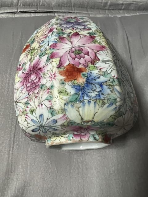 古玩陶瓷粉彩百花不落地紋八方蓋罐拍賣,當(dāng)前價格7777元