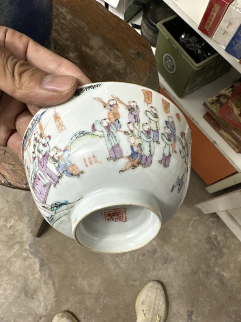古玩陶瓷粉彩百子鬧春內(nèi)和合二仙圖碗拍賣,當(dāng)前價(jià)格10000元
