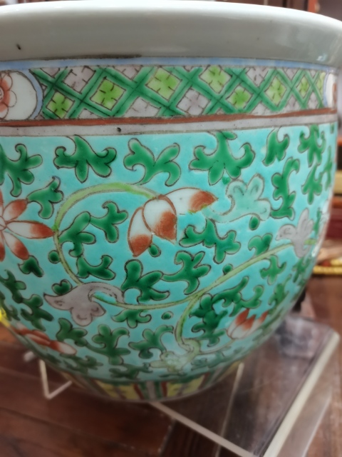 古玩陶瓷清晚粉彩寶相花卉紋卷缸拍賣，當(dāng)前價(jià)格15000元