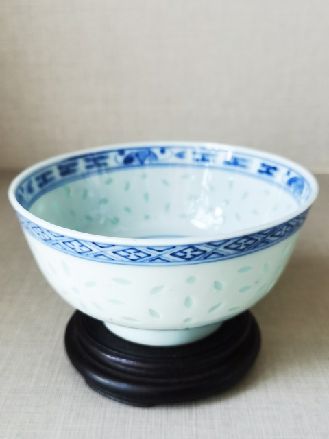 古玩陶瓷清晚期·青花花卉紋玲瓏瓷碗拍賣,當前價格700元