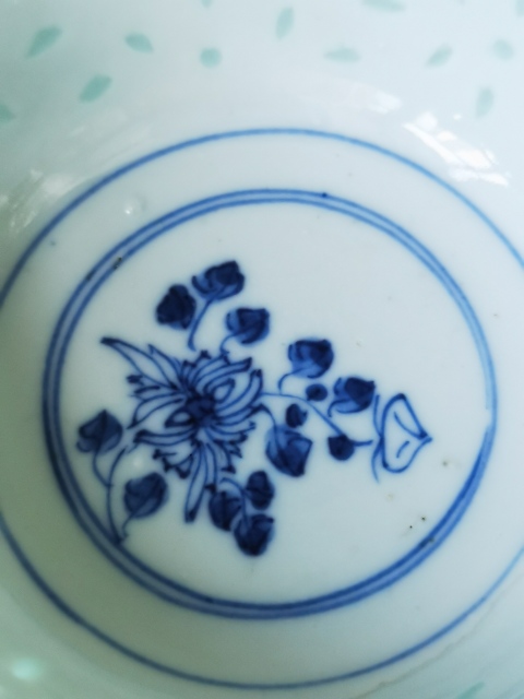 古玩陶瓷清晚期·青花花卉紋玲瓏瓷碗拍賣,當前價格700元