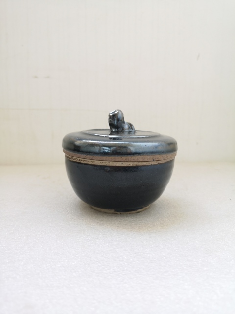 古玩陶瓷清代黑釉獅扭蓋罐拍賣,當前價格350元