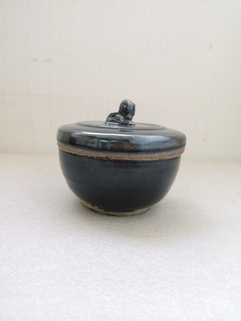 古玩陶瓷清代黑釉獅扭蓋罐拍賣,當前價格350元