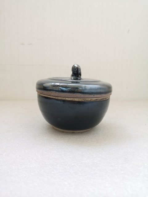 古玩陶瓷清代黑釉獅扭蓋罐拍賣,當前價格350元