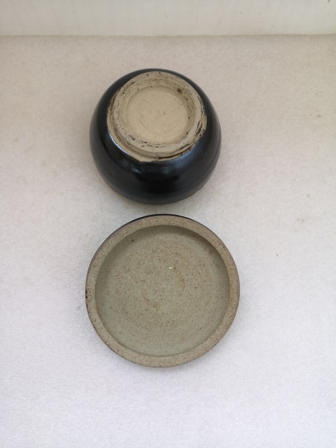 古玩陶瓷清代黑釉獅扭蓋罐拍賣,當前價格350元