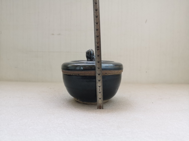 古玩陶瓷清代黑釉獅扭蓋罐拍賣,當前價格350元