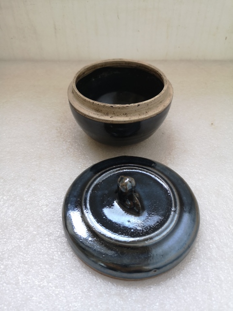 古玩陶瓷清代黑釉獅扭蓋罐拍賣,當前價格350元