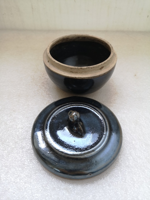 古玩陶瓷清代黑釉獅扭蓋罐拍賣,當前價格350元