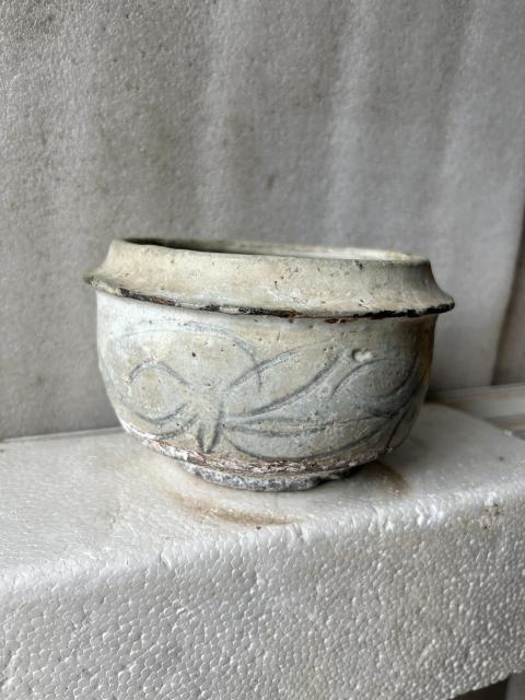 古玩陶瓷元代 白釉刻花紋香爐拍賣,當前價格388元
