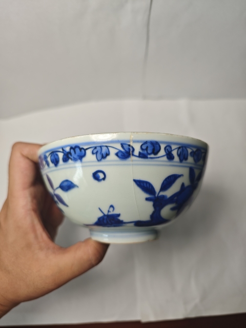 古玩陶瓷明嘉靖青花花鳥紋蓮子碗拍賣，當(dāng)前價(jià)格4567元
