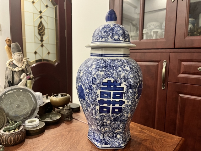 古玩陶瓷纏枝花囍字紋將軍罐拍賣,當前價格399元