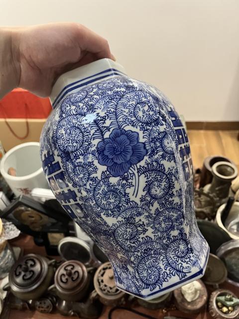 古玩陶瓷纏枝花囍字紋將軍罐拍賣,當前價格399元
