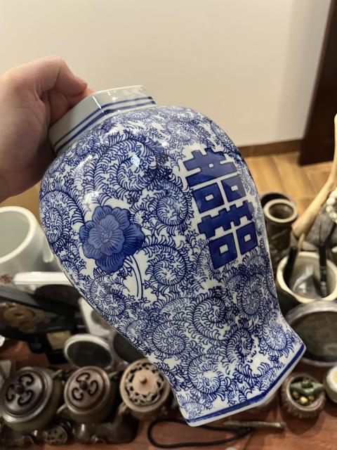 古玩陶瓷纏枝花囍字紋將軍罐拍賣,當前價格399元