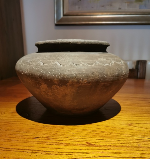 古玩陶瓷戰(zhàn)國?灰陶刻水波紋蓋罐拍賣,當(dāng)前價(jià)格999元