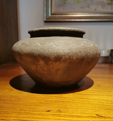 古玩陶瓷戰(zhàn)國?灰陶刻水波紋蓋罐拍賣,當(dāng)前價(jià)格999元