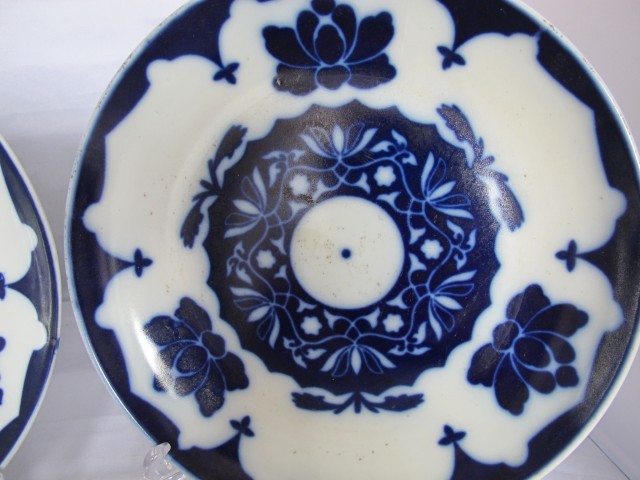 古玩陶瓷青花花卉紋藍(lán)釉大盤一對拍賣,當(dāng)前價(jià)格1880元