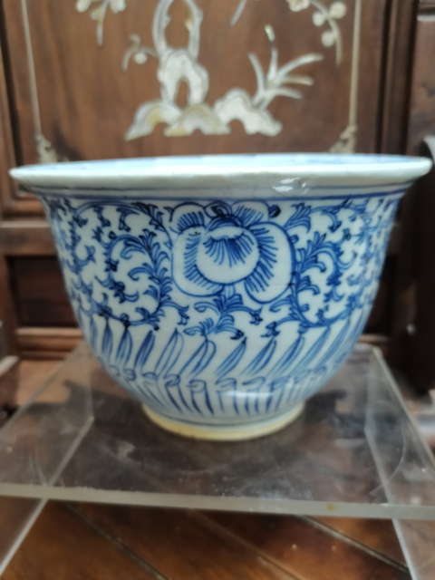 古玩陶瓷清中青花纏枝花紋花盆拍賣,當前價格4000元