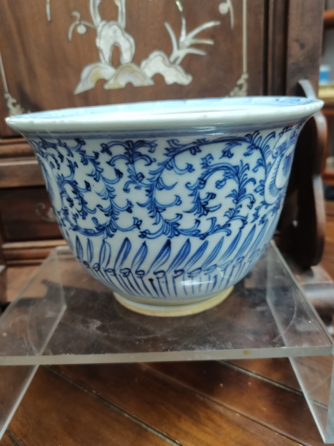古玩陶瓷清中青花纏枝花紋花盆拍賣,當前價格4000元
