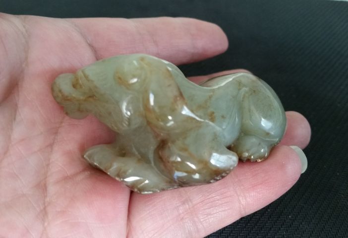 古玩玉器和田玉雕“臥犬”小擺件拍賣,當(dāng)前價格880元
