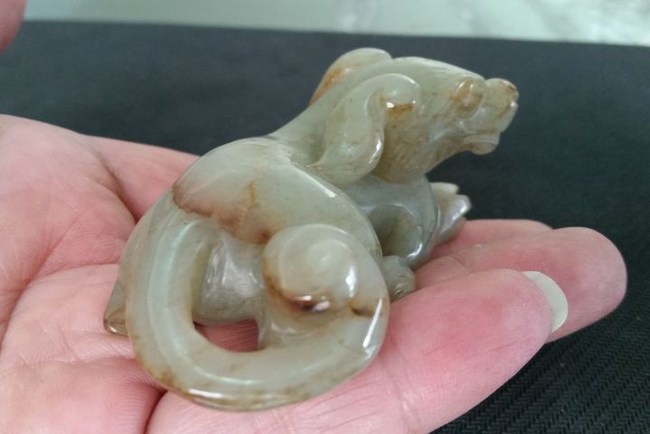古玩玉器和田玉雕“臥犬”小擺件拍賣,當(dāng)前價格880元
