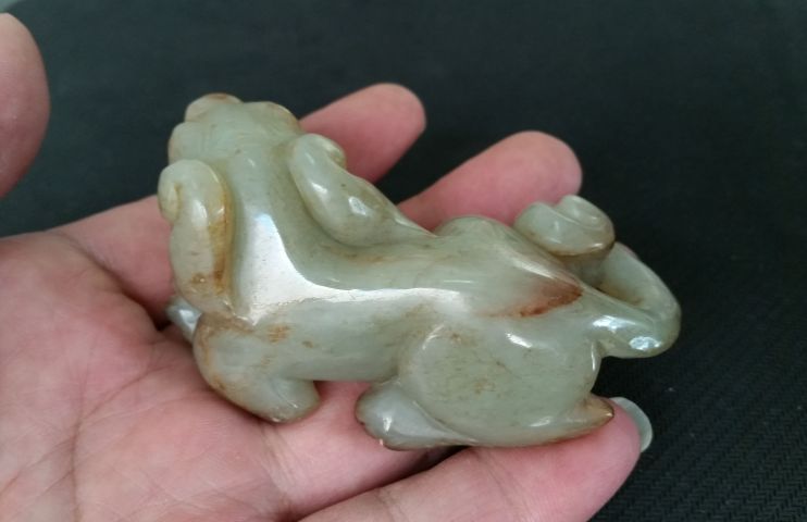 古玩玉器和田玉雕“臥犬”小擺件拍賣,當(dāng)前價格880元