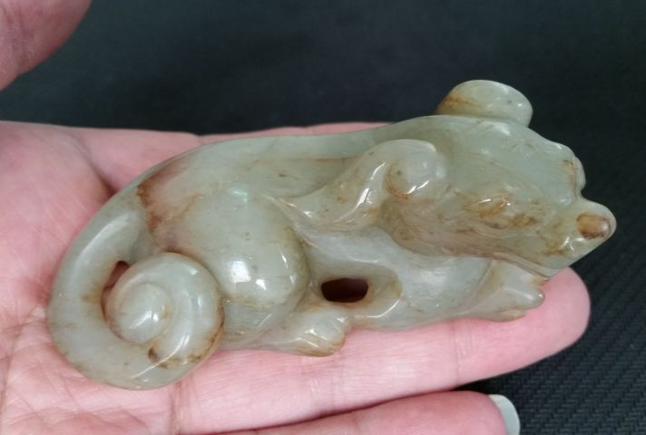 古玩玉器和田玉雕“臥犬”小擺件拍賣,當(dāng)前價格880元