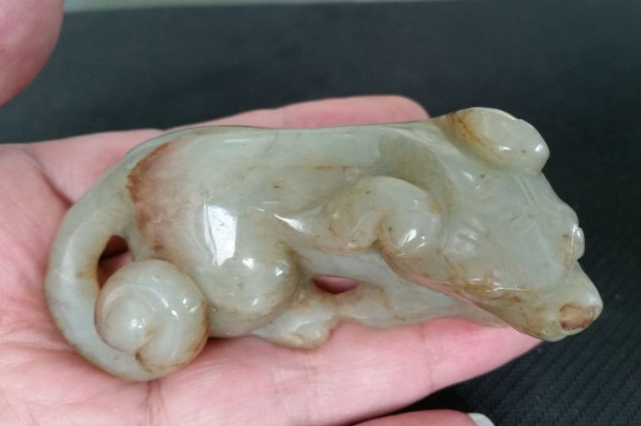 古玩玉器和田玉雕“臥犬”小擺件拍賣,當(dāng)前價格880元