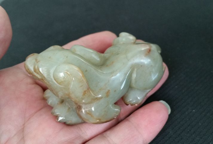 古玩玉器和田玉雕“臥犬”小擺件拍賣,當(dāng)前價格880元