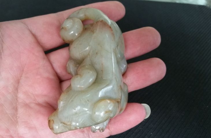 古玩玉器和田玉雕“臥犬”小擺件拍賣,當(dāng)前價格880元