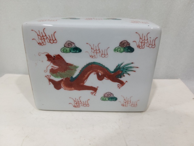 古玩陶瓷粉彩龍鳳紋書檔拍賣,當(dāng)前價(jià)格0元