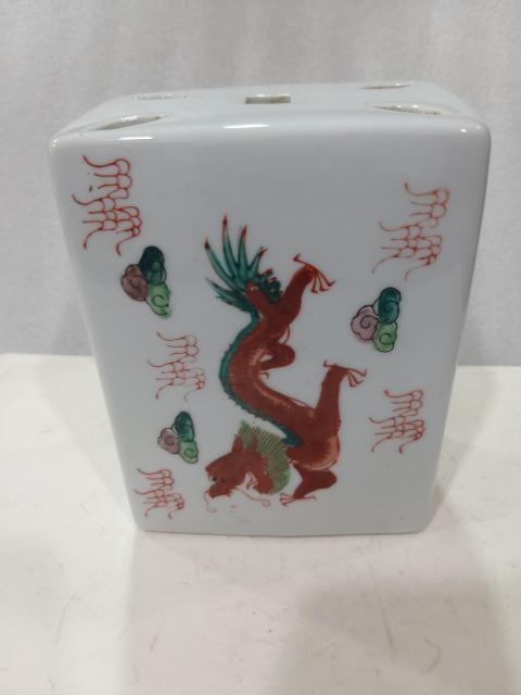 古玩陶瓷粉彩龍鳳紋書檔拍賣,當(dāng)前價(jià)格0元
