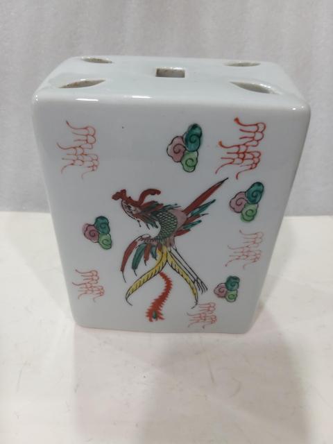 古玩陶瓷粉彩龍鳳紋書檔拍賣,當(dāng)前價(jià)格0元