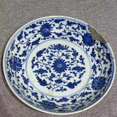 古玩陶瓷清中期青花纏枝花卉紋盤拍賣，當前價格4000元