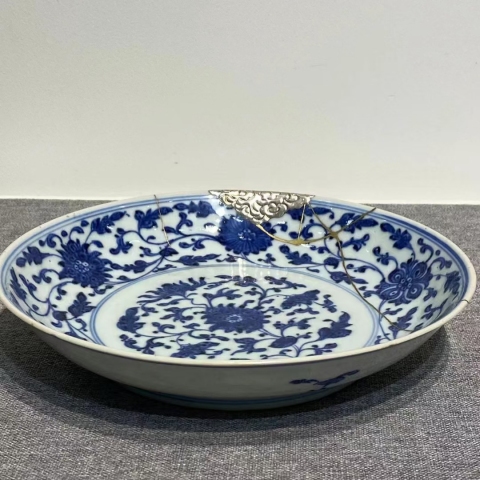 古玩陶瓷清中期青花纏枝花卉紋盤拍賣，當前價格4000元