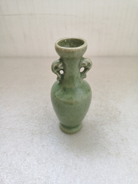 古玩陶瓷青釉雙耳瓶拍賣,當前價格298元