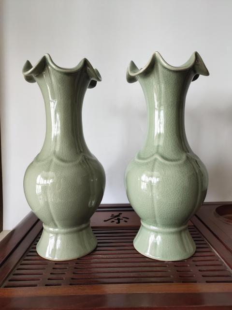 古玩雜項《弘寶汝窯》仿宋汝窯花口瓶一對拍賣,當(dāng)前價格699元