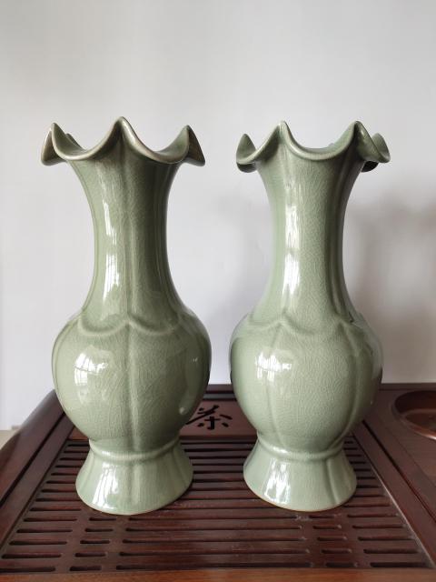 古玩雜項《弘寶汝窯》仿宋汝窯花口瓶一對拍賣,當(dāng)前價格699元