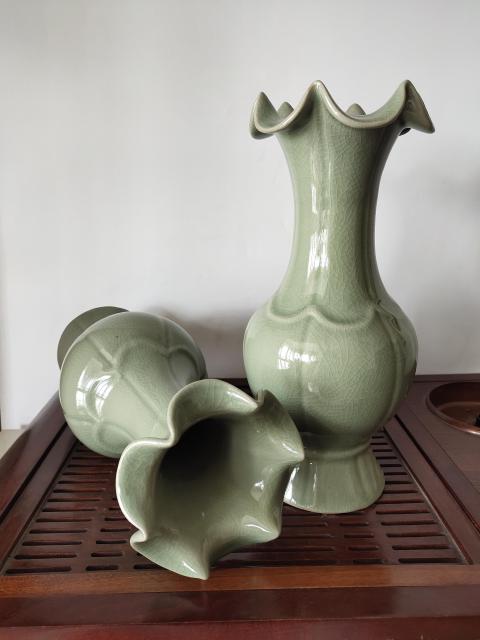 古玩雜項《弘寶汝窯》仿宋汝窯花口瓶一對拍賣,當(dāng)前價格699元
