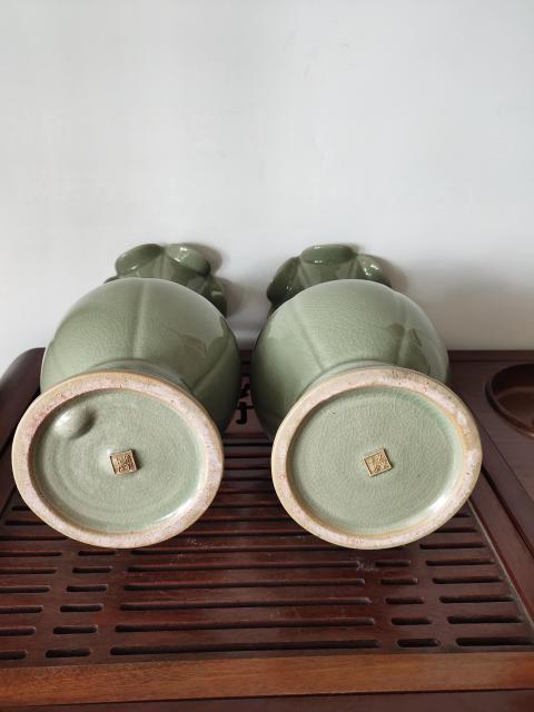 古玩雜項《弘寶汝窯》仿宋汝窯花口瓶一對拍賣,當(dāng)前價格699元