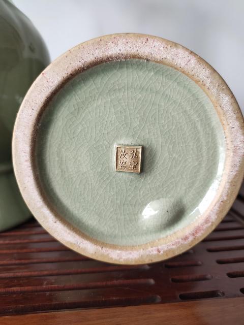古玩雜項《弘寶汝窯》仿宋汝窯花口瓶一對拍賣,當(dāng)前價格699元