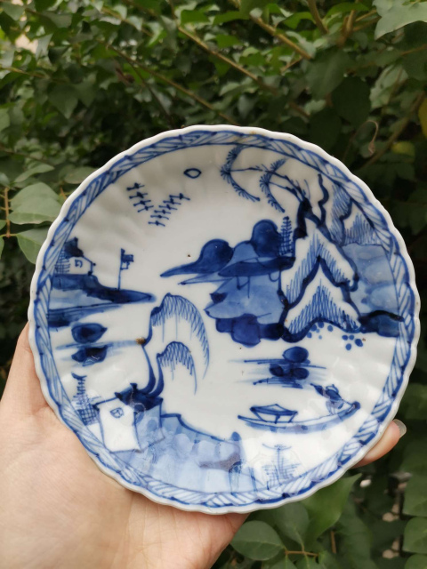 古玩陶瓷【7796-97】清康熙  青花通景山水圖模印楞邊花口杯碟一套拍賣，當前價格4880元