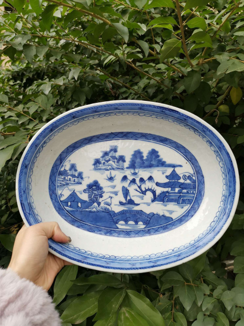 古玩陶瓷【7679】清乾隆 青花山水樓閣圖橢圓盤拍賣,當前價格3000元