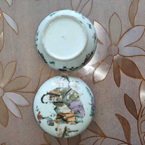 古玩陶瓷清，粉彩三娘教子圖粉盒拍賣，當前價格580元