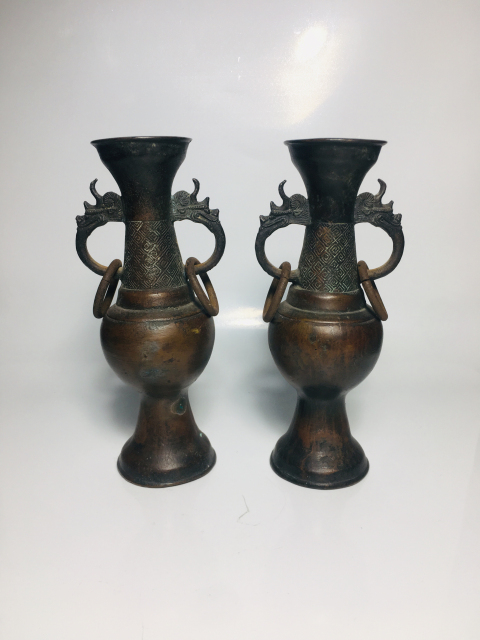 古玩雜項(xiàng)清代鳩龍耳銜環(huán)撇口銅瓶一對(duì)拍賣，當(dāng)前價(jià)格8888元