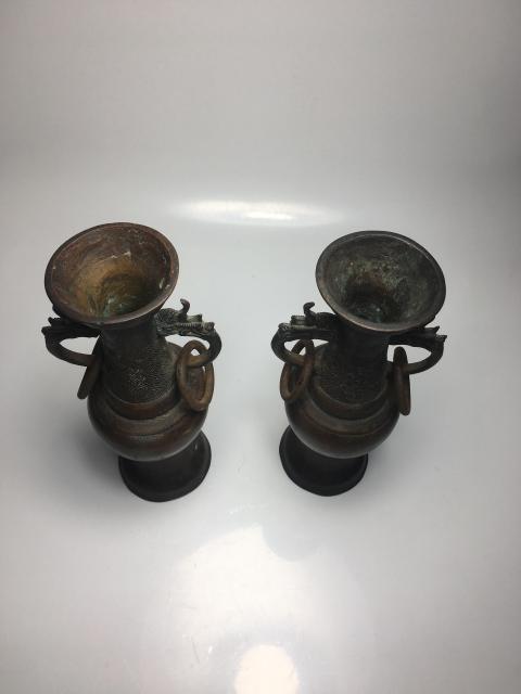 古玩雜項(xiàng)清代鳩龍耳銜環(huán)撇口銅瓶一對(duì)拍賣，當(dāng)前價(jià)格8888元
