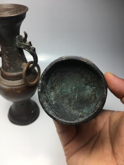 古玩雜項(xiàng)清代鳩龍耳銜環(huán)撇口銅瓶一對(duì)拍賣，當(dāng)前價(jià)格8888元